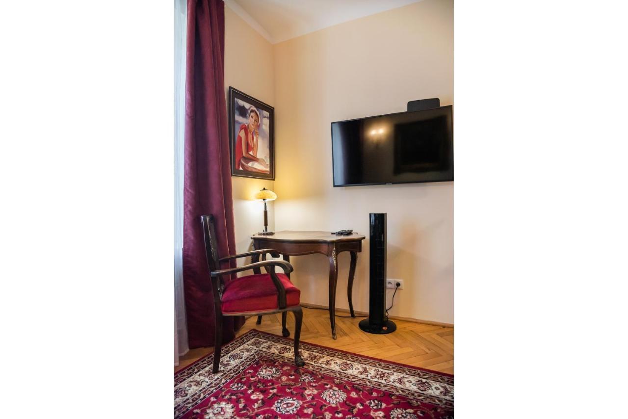 ורשה Downtown Antique Apartment מראה חיצוני תמונה